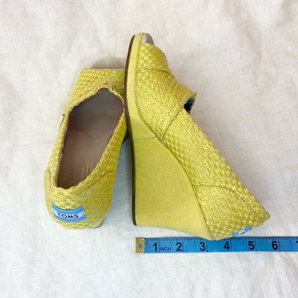β¨Host Pickβ¨ Toms Espadrille Yellow Wedge Peep Toe Calypso Canvas Slip on Shoe - Picture 6 of 14
